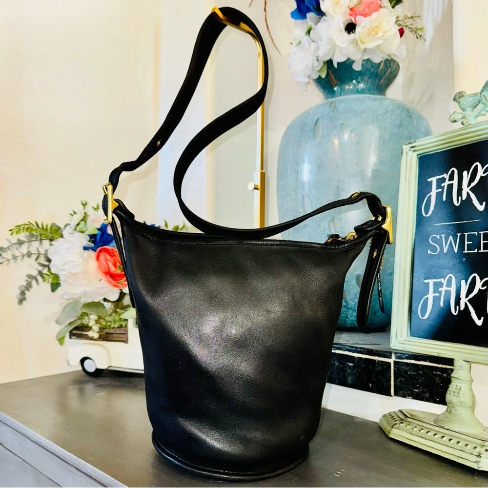Coach 1993 Helen Berg's Legacy Bucket Bag - Black Glove-tanned leather & brass - Picture 2 of 16